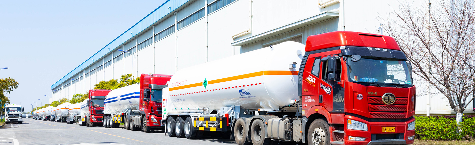 35,600L liquid nitrogen trailers are delivered to famous oil service company